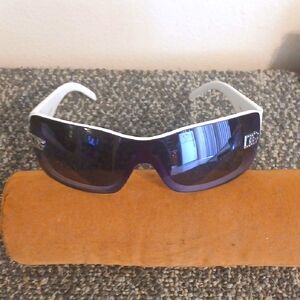 White and Black Wearable Tech Glasses D G